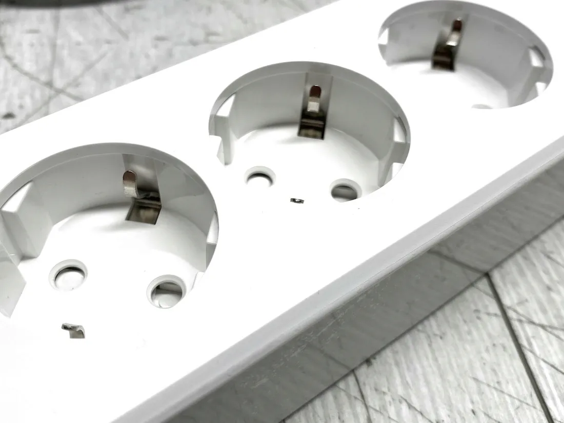 inteligentna-listwa-zasilajaca-refoss-mss425e-stan-powystawowy