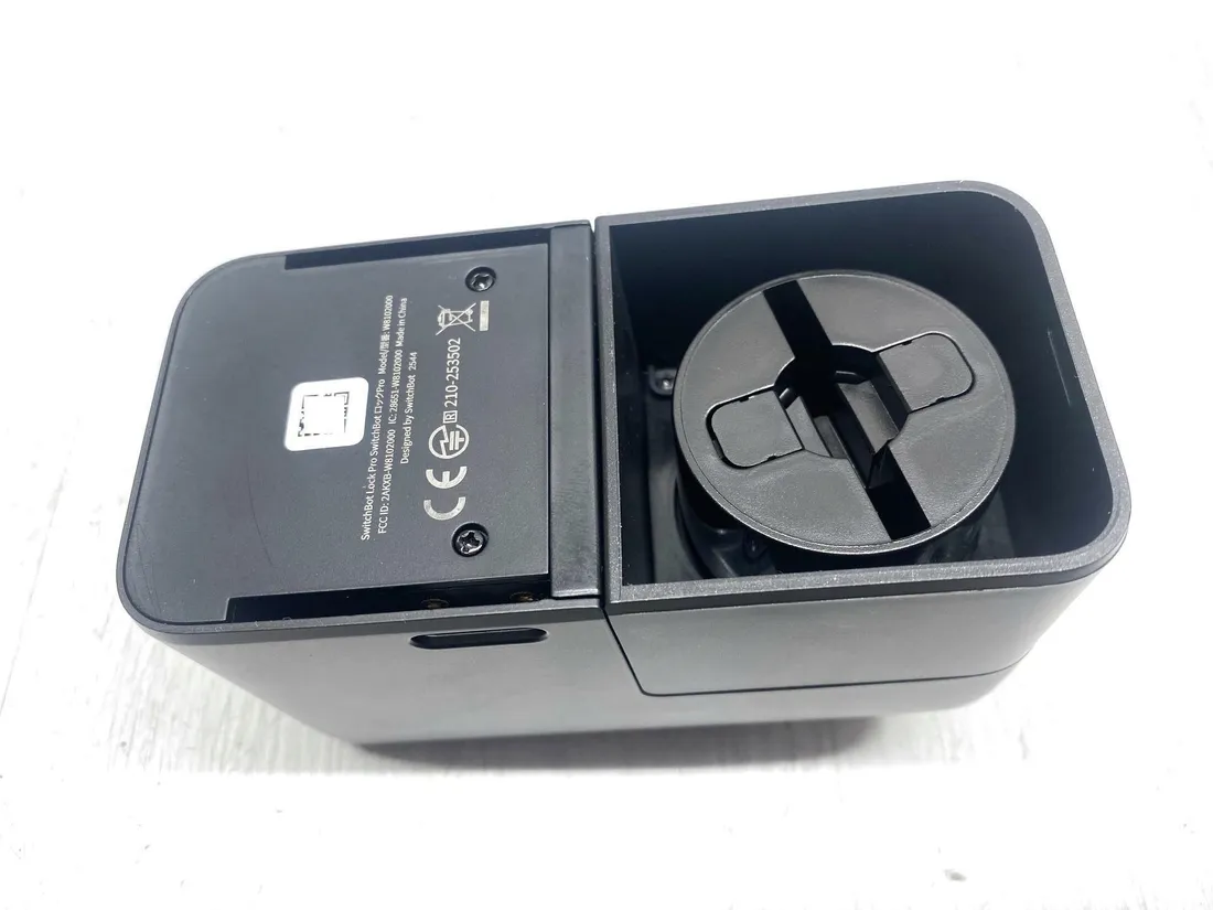 inteligentny-zamek-do-drzwi-switchbot-lock-pro-matter-czarny-mat-stan-powystawowy