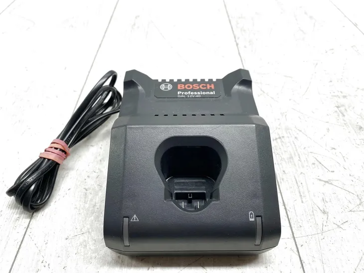 ladowarka-do-akumulatorow-bosch-gal-12v-40-certyfikat-ce
