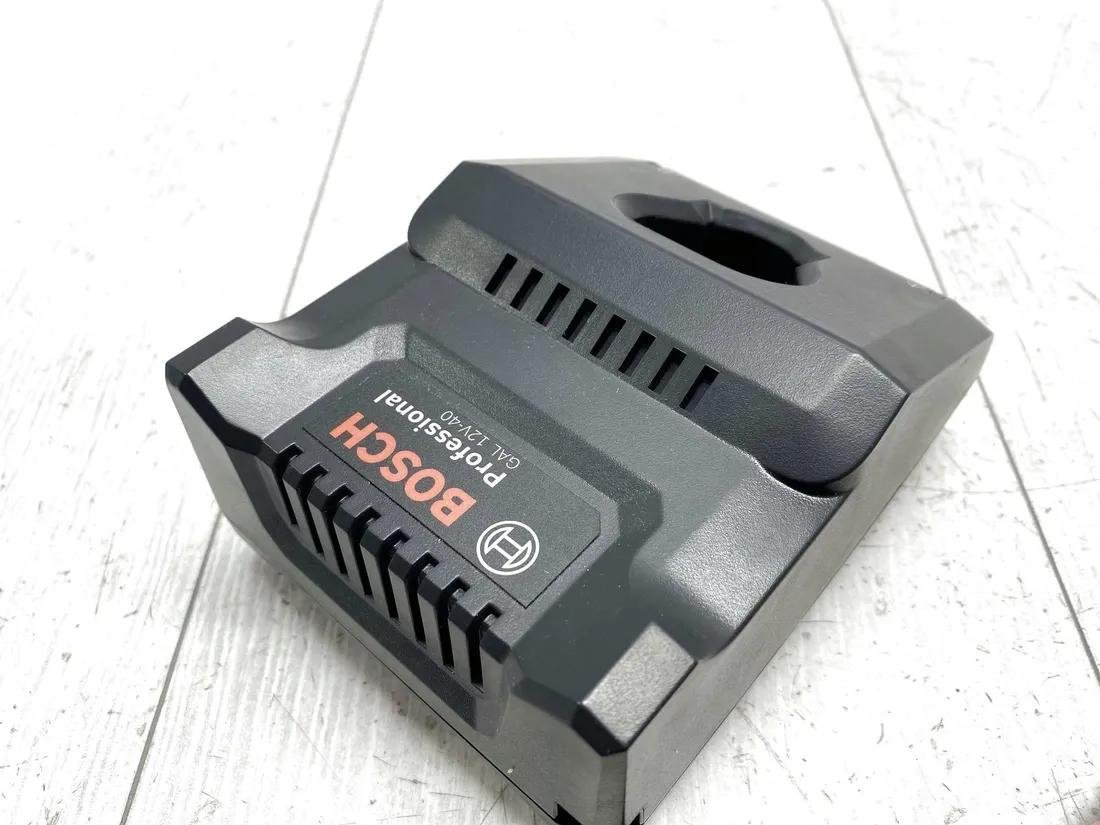 ladowarka-do-akumulatorow-bosch-gal-12v-40
