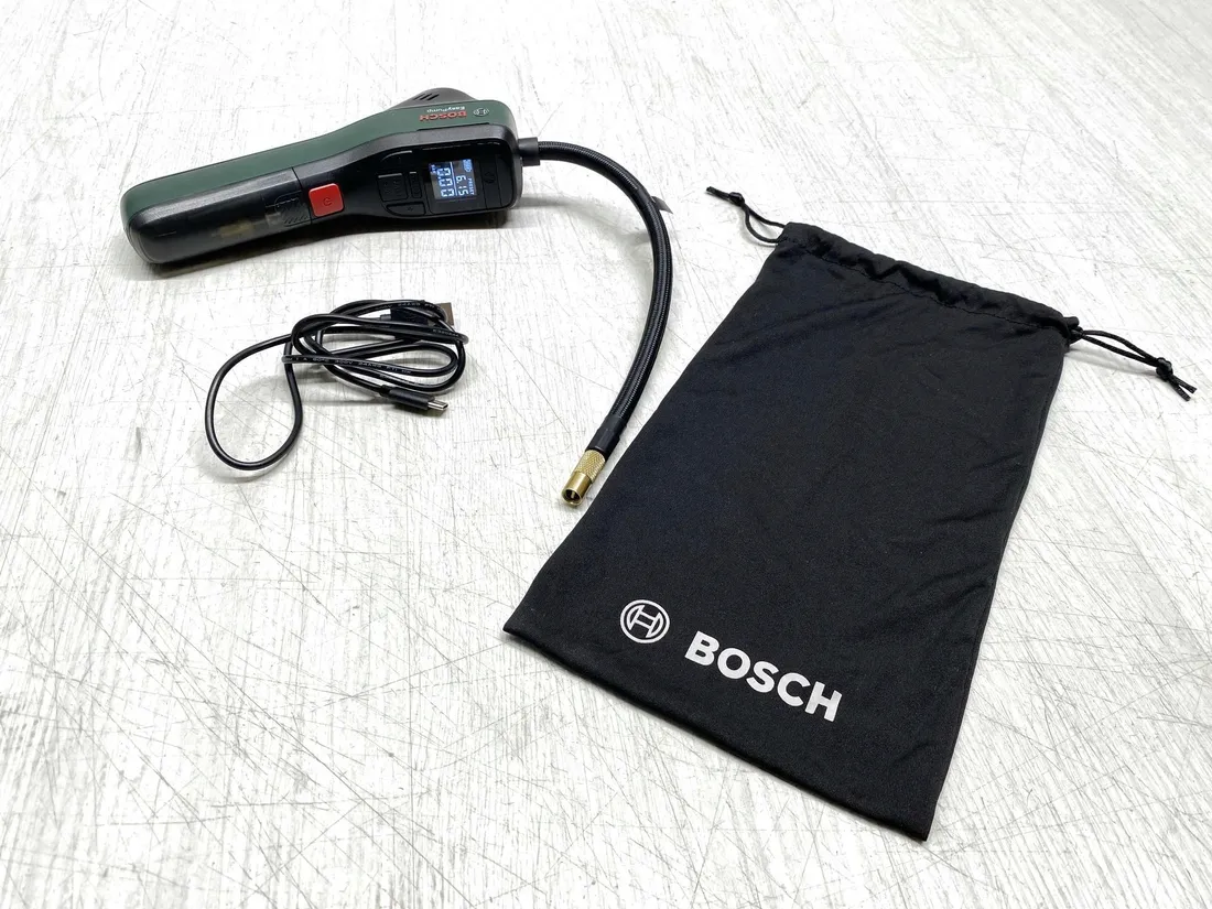 elektryczna-pompa-powietrza-mini-kompresor-bosch-easypump-36v-3-0ah-stan-powystawowy