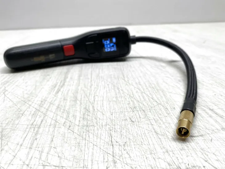 elektryczna-pompa-powietrza-mini-kompresor-bosch-easypump-36v-3-0ah-stan-powystawowy-stan-opakowania-uszkodzone