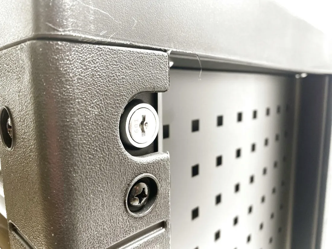 wozek-warsztatowy-brilliant-tools-bt153207-z-7-szufladami-i-207-narzedziami-stan-powystawowy