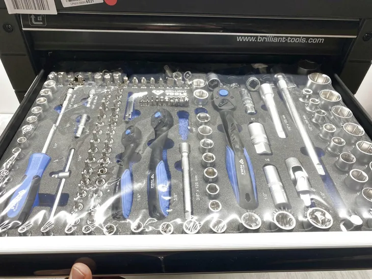 wozek-warsztatowy-brilliant-tools-bt153207-z-7-szufladami-i-207-narzedziami-kod-producenta-bt153207