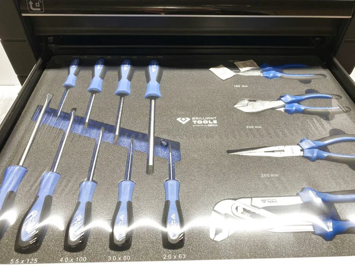 wozek-warsztatowy-brilliant-tools-bt153207-z-7-szufladami-i-207-narzedziami-liczba-szuflad-7