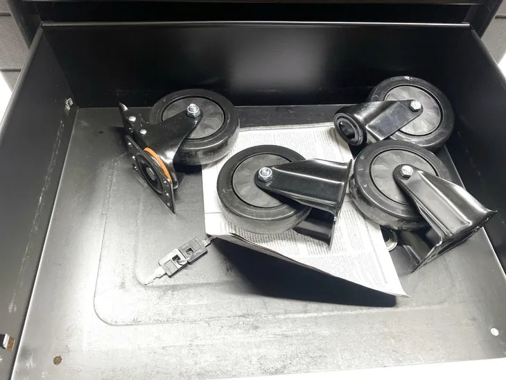 wozek-warsztatowy-brilliant-tools-bt153207-z-7-szufladami-i-207-narzedziami-stan-powystawowy-marka-ks-tools