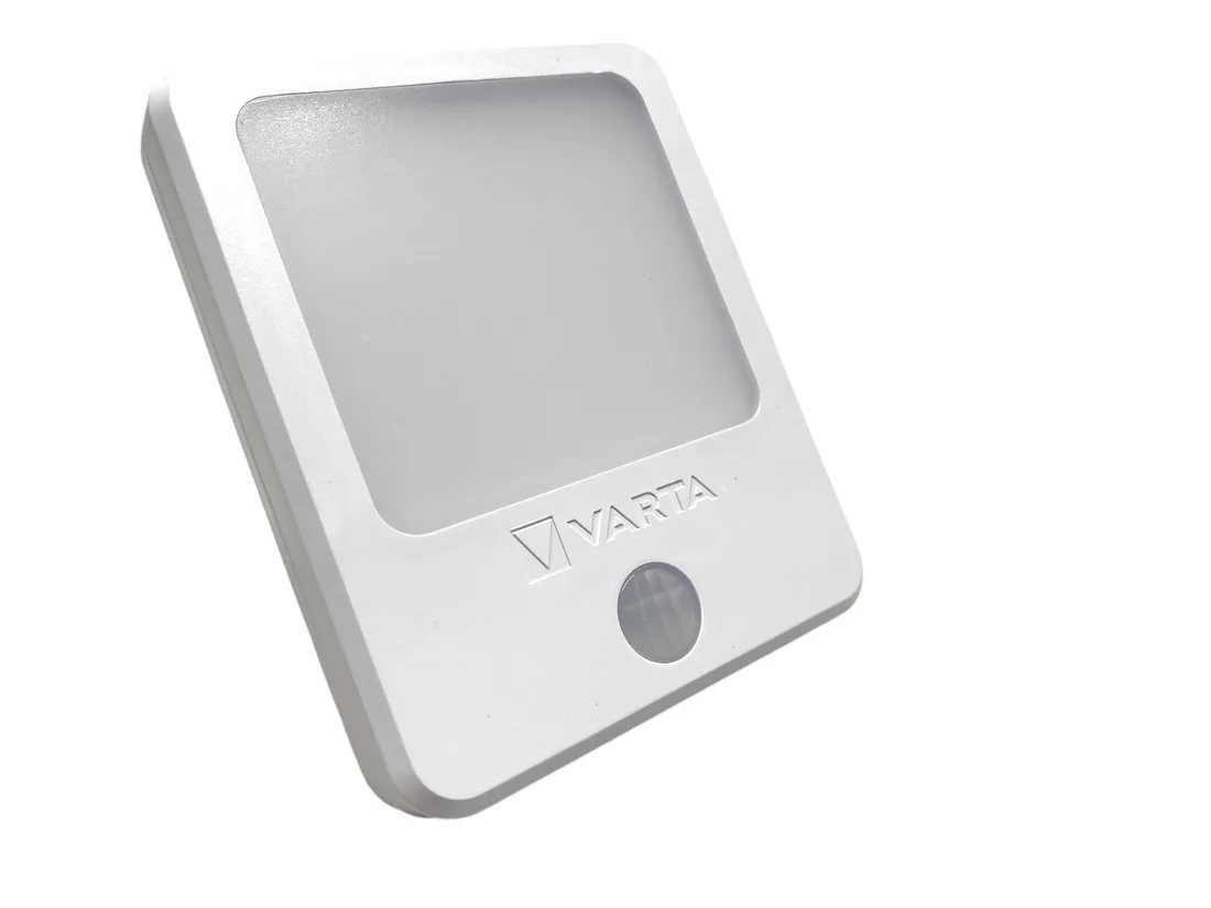 inteligentna-lampka-nocna-led-varta-motion-sensor-light-stan-powystawowy