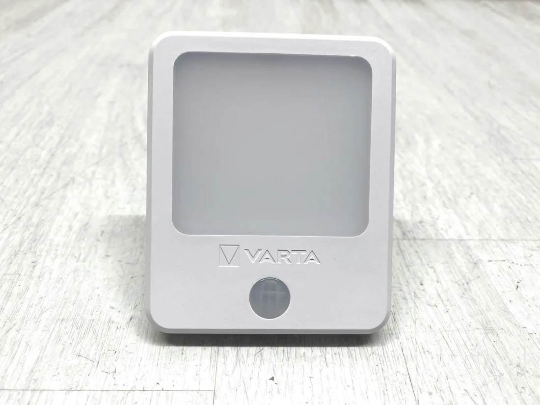 inteligentna-lampka-nocna-led-varta-motion-sensor-light