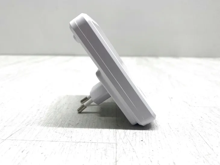 inteligentna-lampka-nocna-led-varta-motion-sensor-light-material-tworzywo-sztuczne