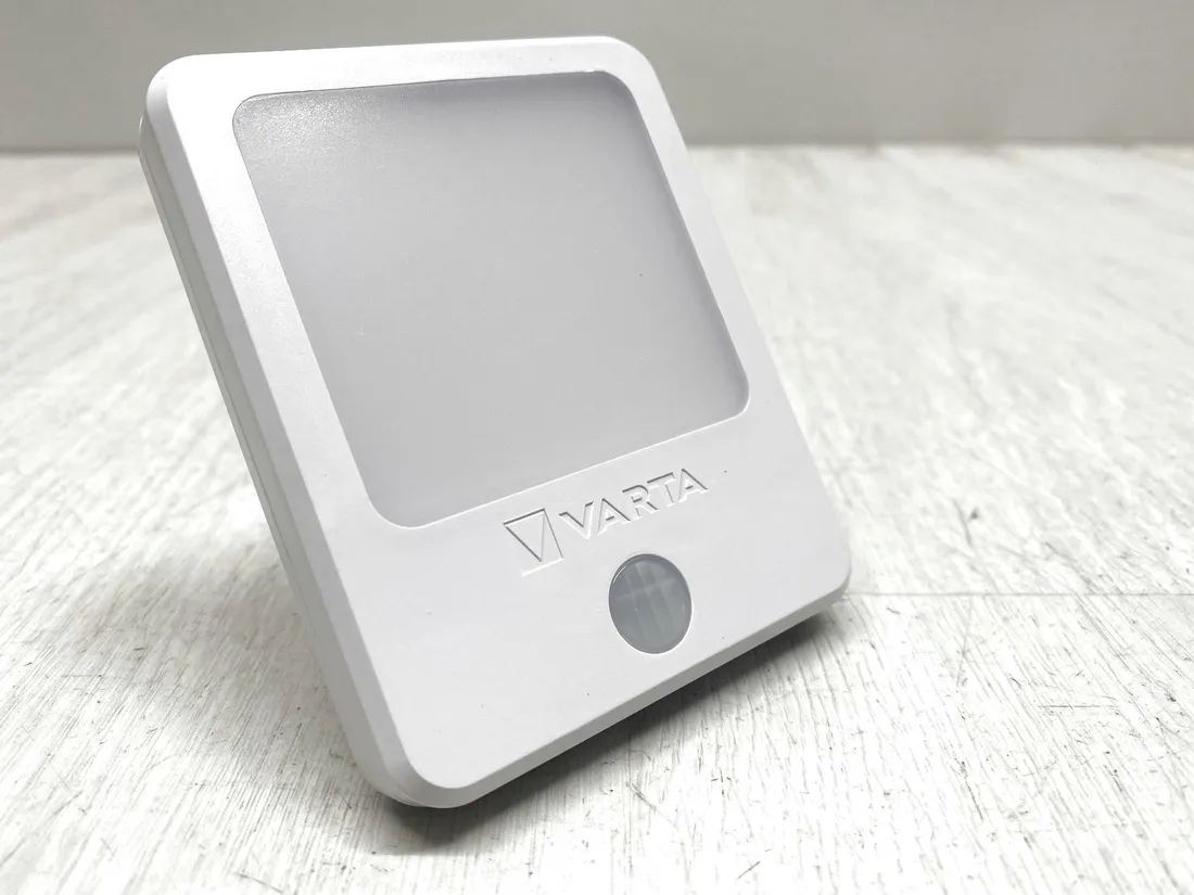 inteligentna-lampka-nocna-led-varta-motion-sensor-light