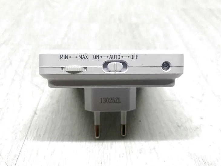 inteligentna-lampka-nocna-led-varta-motion-sensor-light-maksymalna-sila-swiatla-80-lm