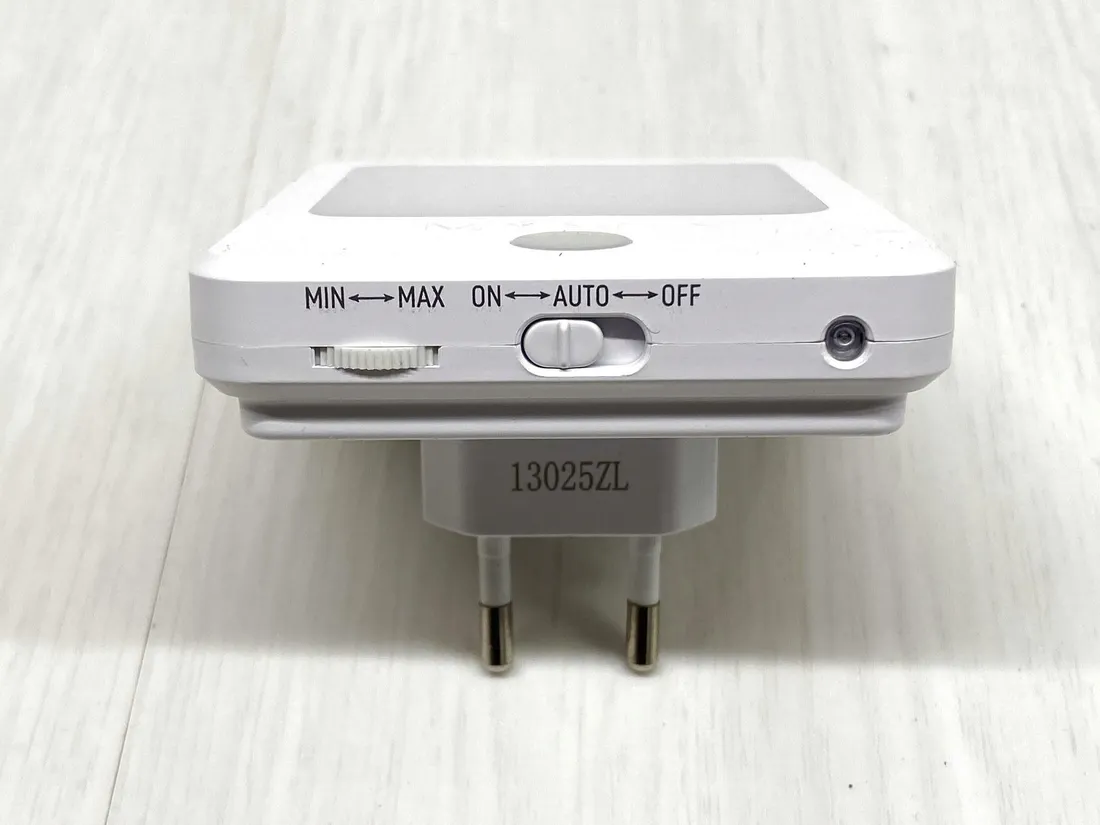 inteligentna-lampka-nocna-led-varta-motion-sensor-light-stan-powystawowy