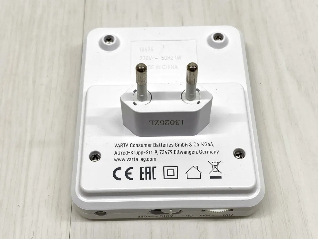 inteligentna-lampka-nocna-led-varta-motion-sensor-light