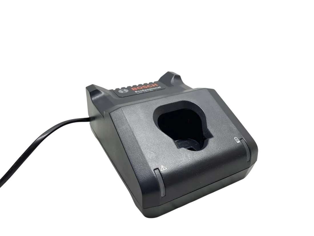 ladowarka-do-akumulatorow-bosch-gal-12v-40-stan-powystawowy