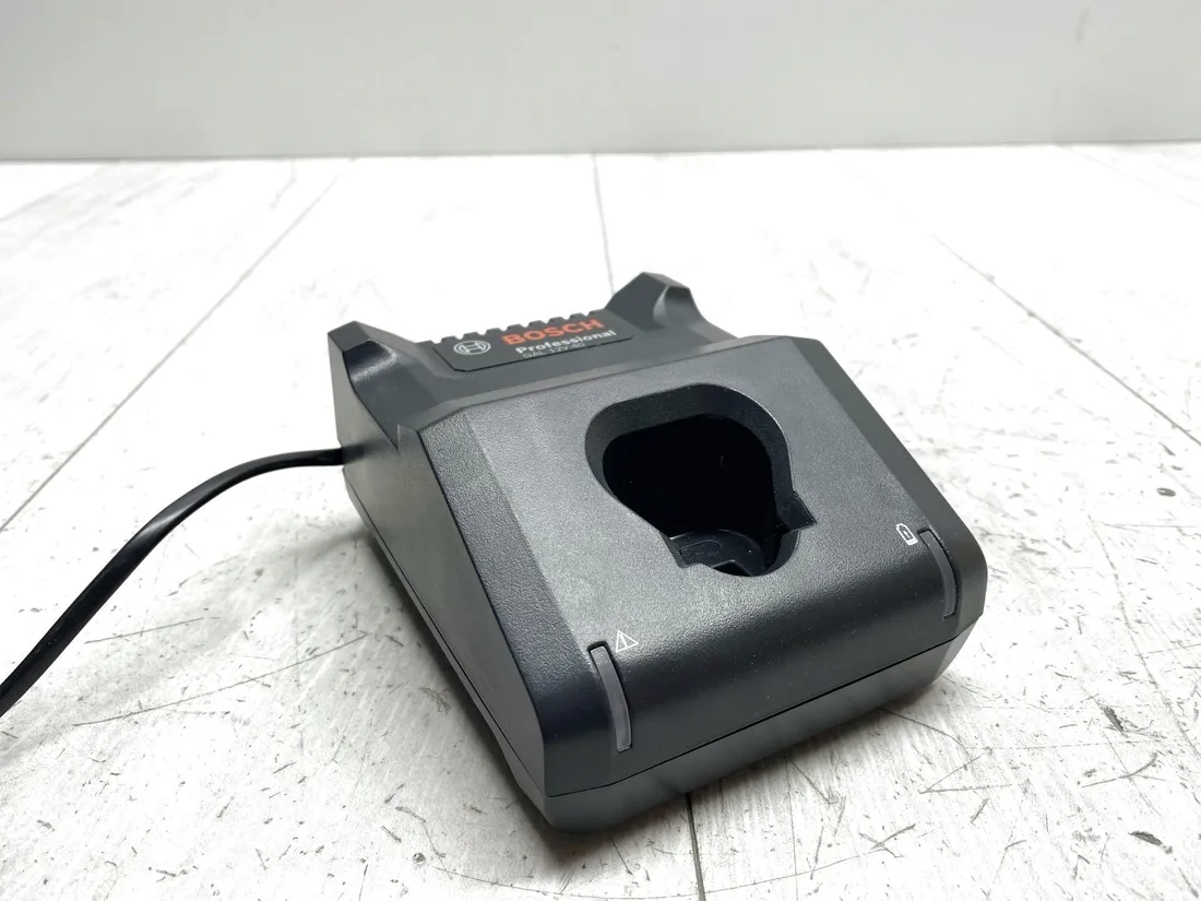 ladowarka-do-akumulatorow-bosch-gal-12v-40