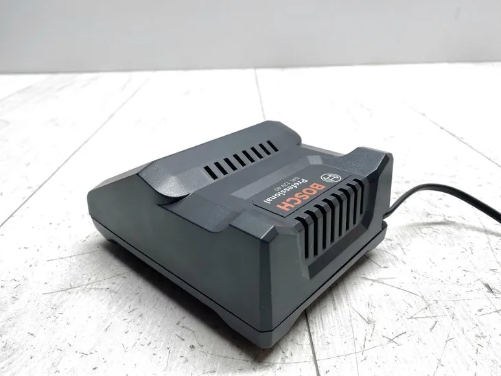 ladowarka-do-akumulatorow-bosch-gal-12v-40-stan-opakowania-uszkodzone