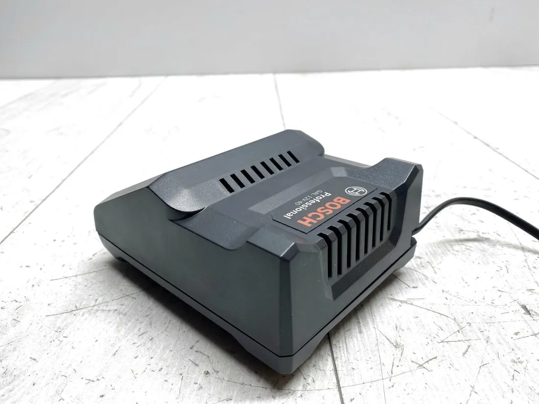 ladowarka-do-akumulatorow-bosch-gal-12v-40