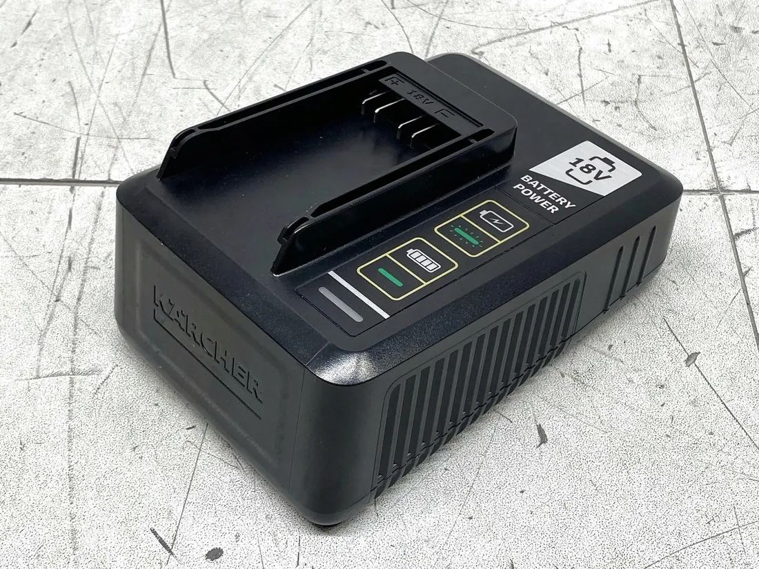 ladowarka-karcher-2-445-062-0-18-v-stan-powystawowy