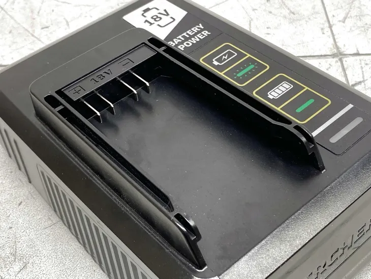 ladowarka-karcher-2-445-062-0-18-v-waga-z-opakowaniem-0-8-kg