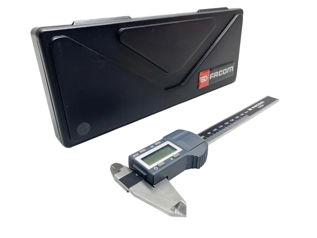 suwmiarka-elektroniczna-facom-1300ea-150-mm-stan-powystawowy