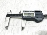 suwmiarka-elektroniczna-facom-1300ea-150-mm-stan-powystawowy