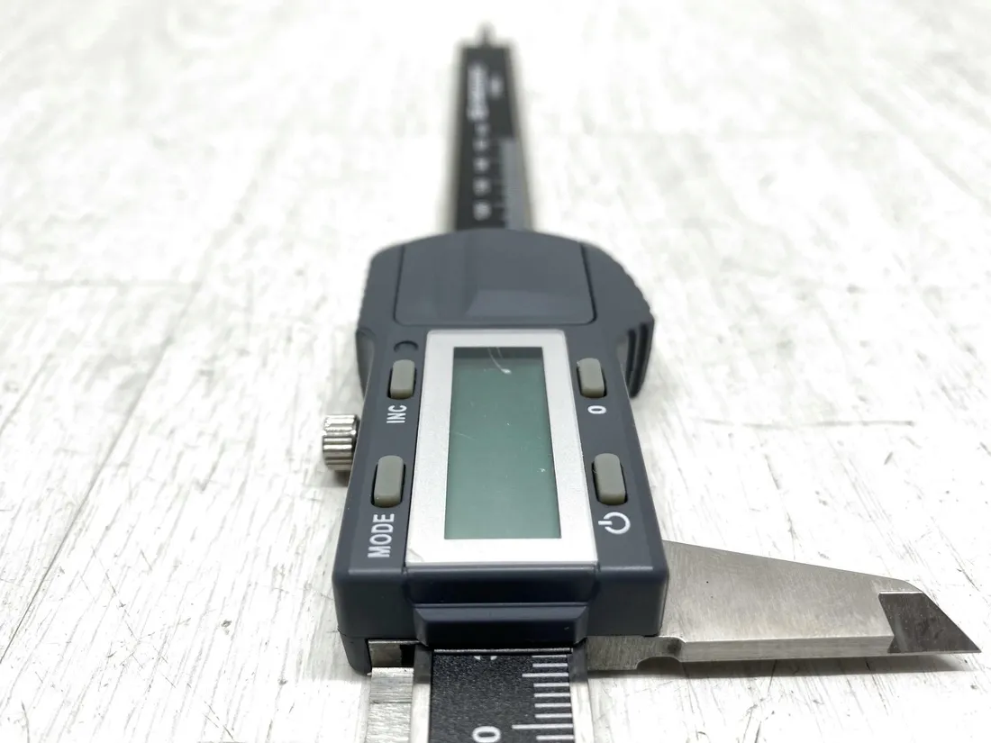 suwmiarka-elektroniczna-facom-1300ea-150-mm