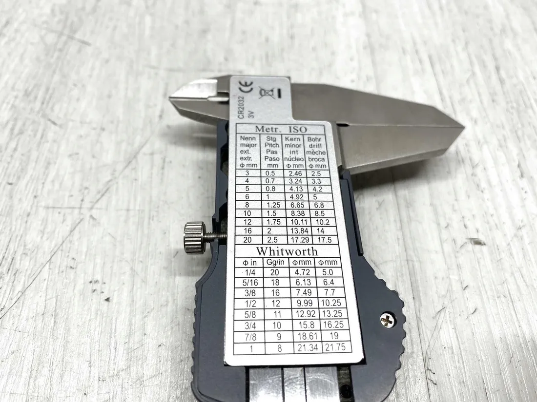 suwmiarka-elektroniczna-facom-1300ea-150-mm-stan-powystawowy