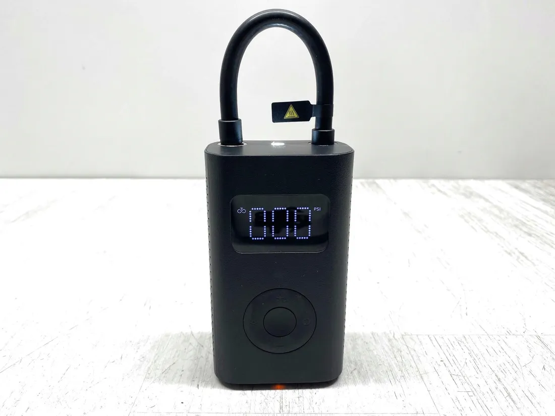 elektryczna-pompka-kompresor-xiaomi-mi-portable-5v-0-103-bara-czarny