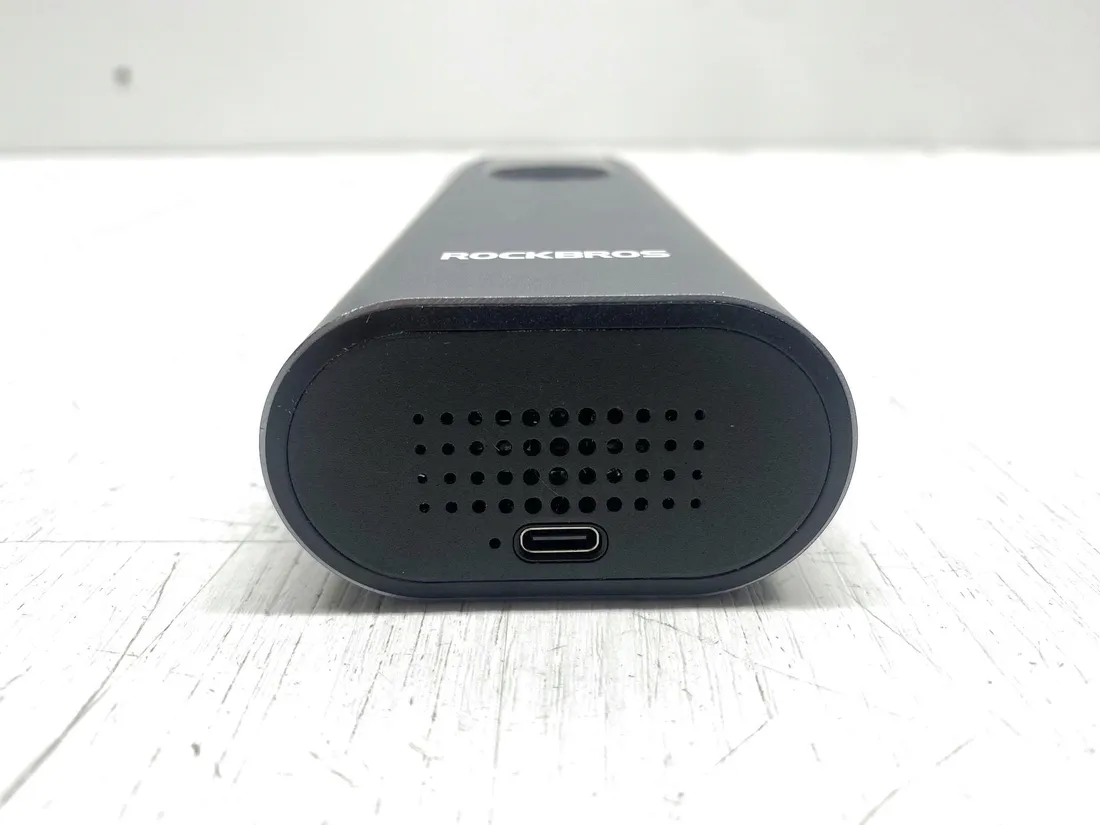 akumulatorowy-kompresor-rockbros-lcd-2600mah-150psi-led-srebrny