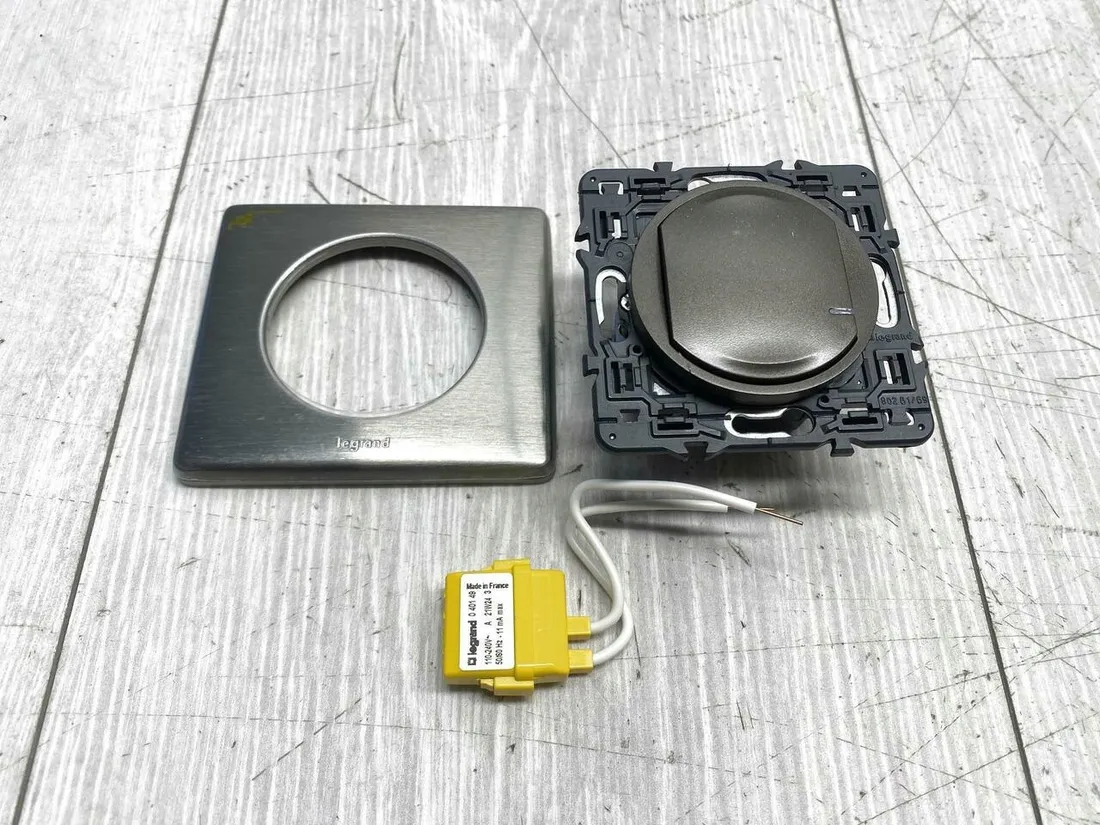 sciemniacz-przycisk-legrand-celiane-064891