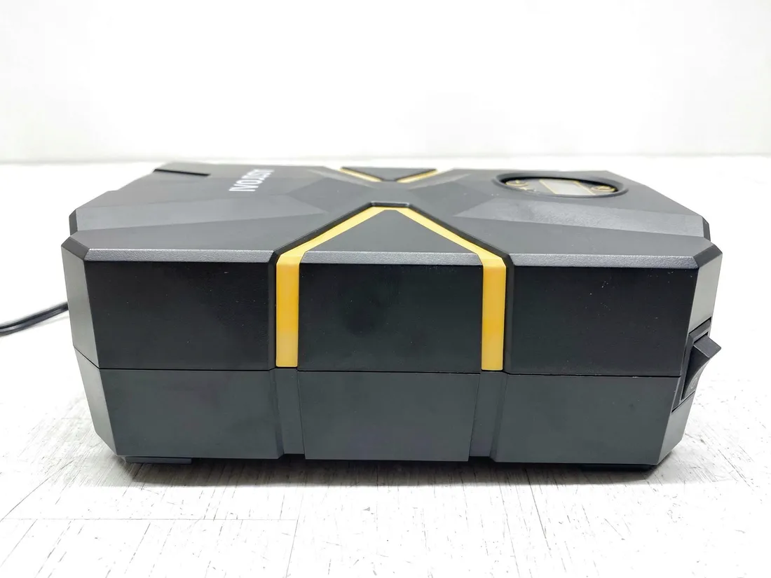 przenosna-sprezarka-samochodowa-astroai-czk-3676-stan-powystawowy