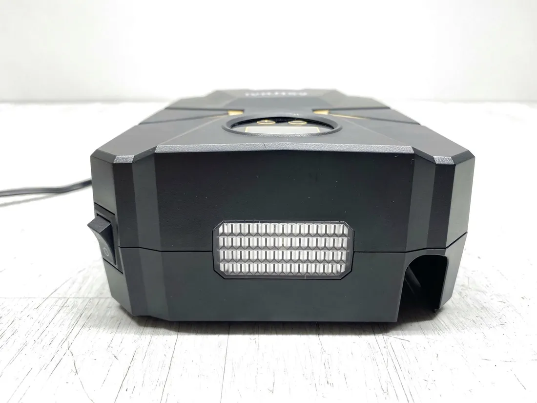 przenosna-sprezarka-samochodowa-astroai-czk-3676