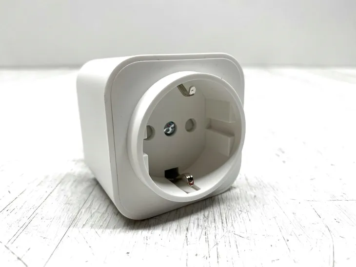 inteligentne-gniazdko-amazon-basics-wi-fi-24-ghz-biale-rodzaj-gniazdko