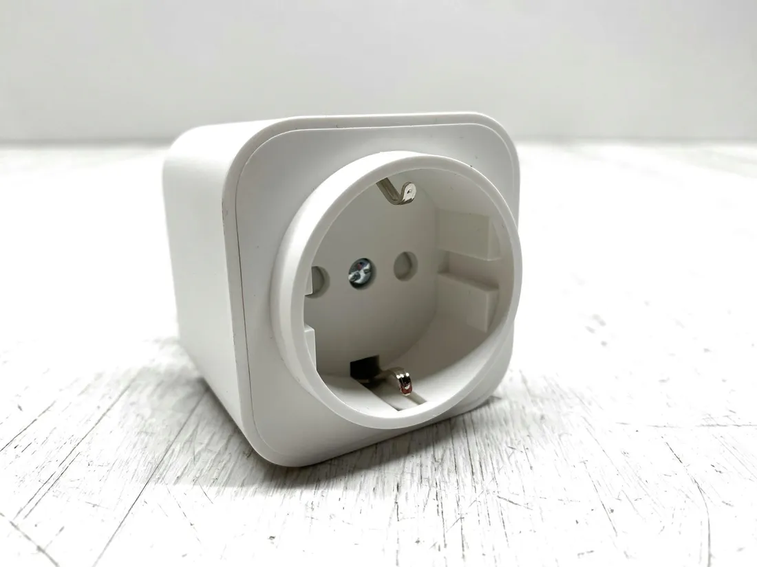 inteligentne-gniazdko-amazon-basics-wi-fi-24-ghz-biale-stan-powystawowy