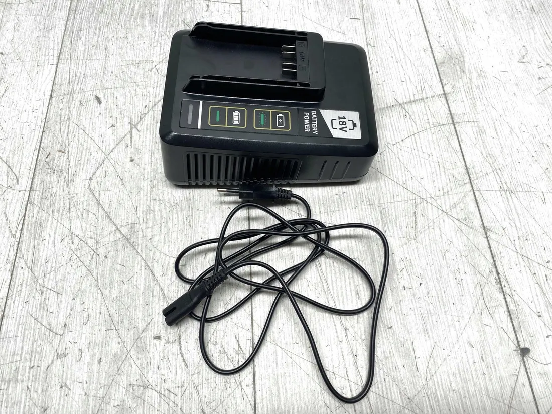 ladowarka-karcher-6-445-042-0-18-v-stan-powystawowy