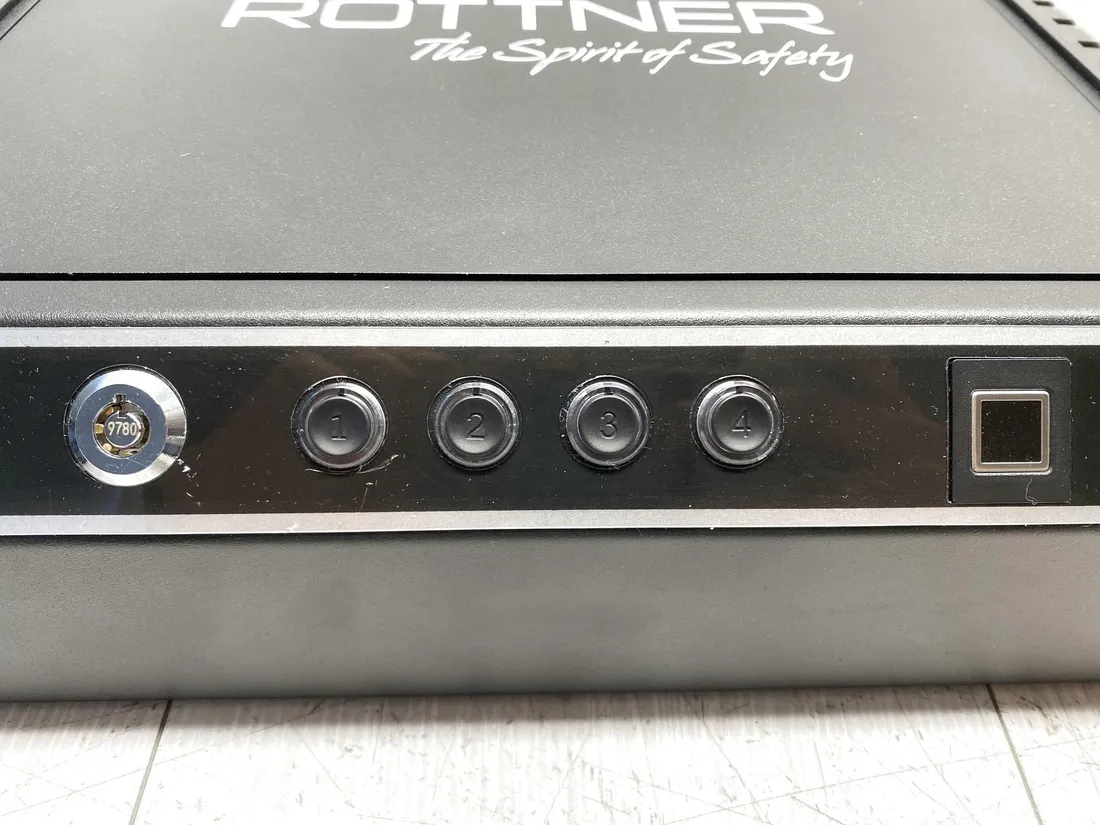 kasetka-na-male-kosztownosci-rottner-gunmaster-xl-czarny-stan-powystawowy