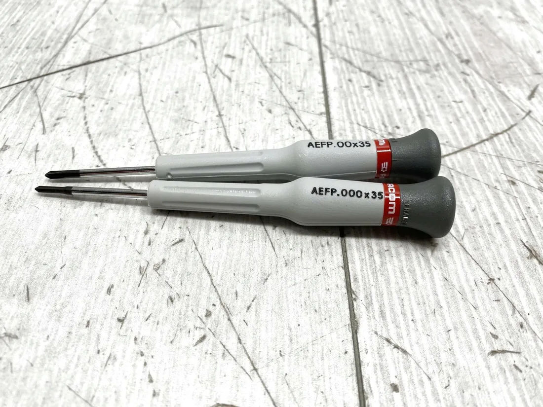 zestaw-8-srubokretow-micro-tech-facom-ae-j1