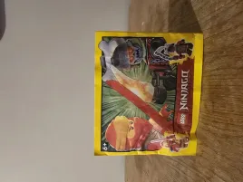 lego-ninjago-112324-kai-vs-skeleton-king-saszetka-z-minifigurka