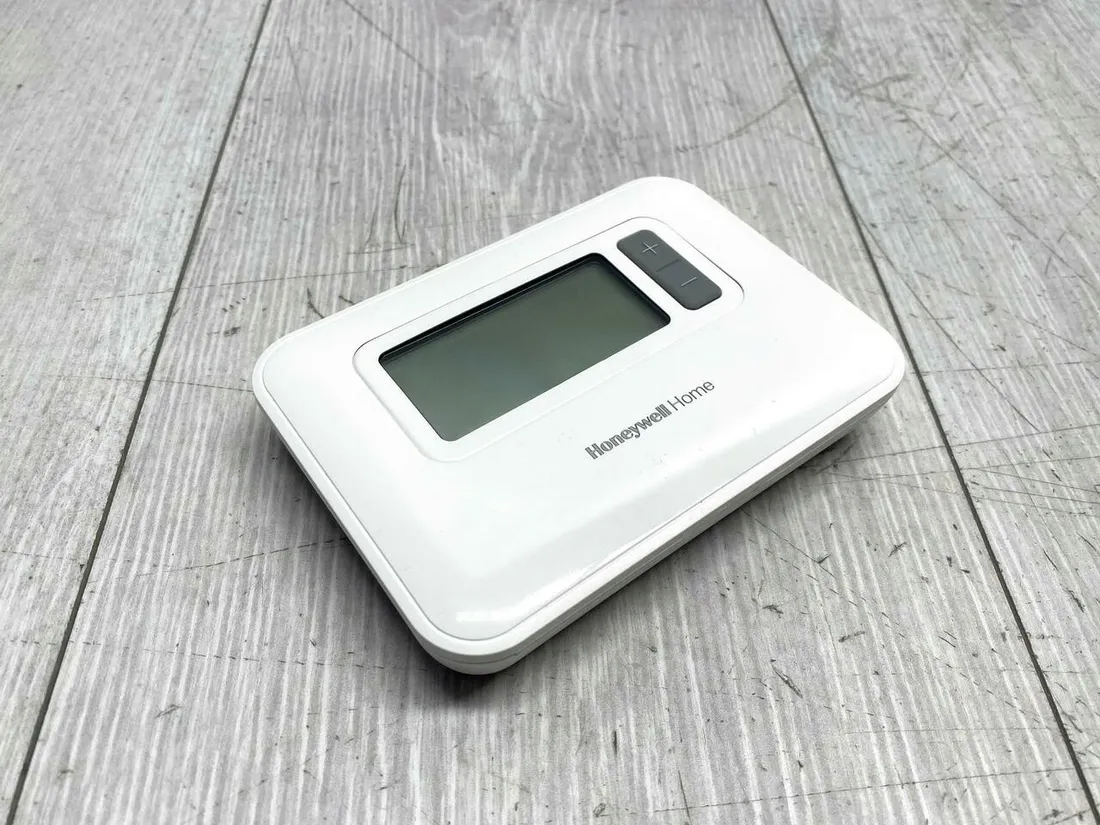 programowalny-termostat-honeywell-t3-wired-stan-powystawowy