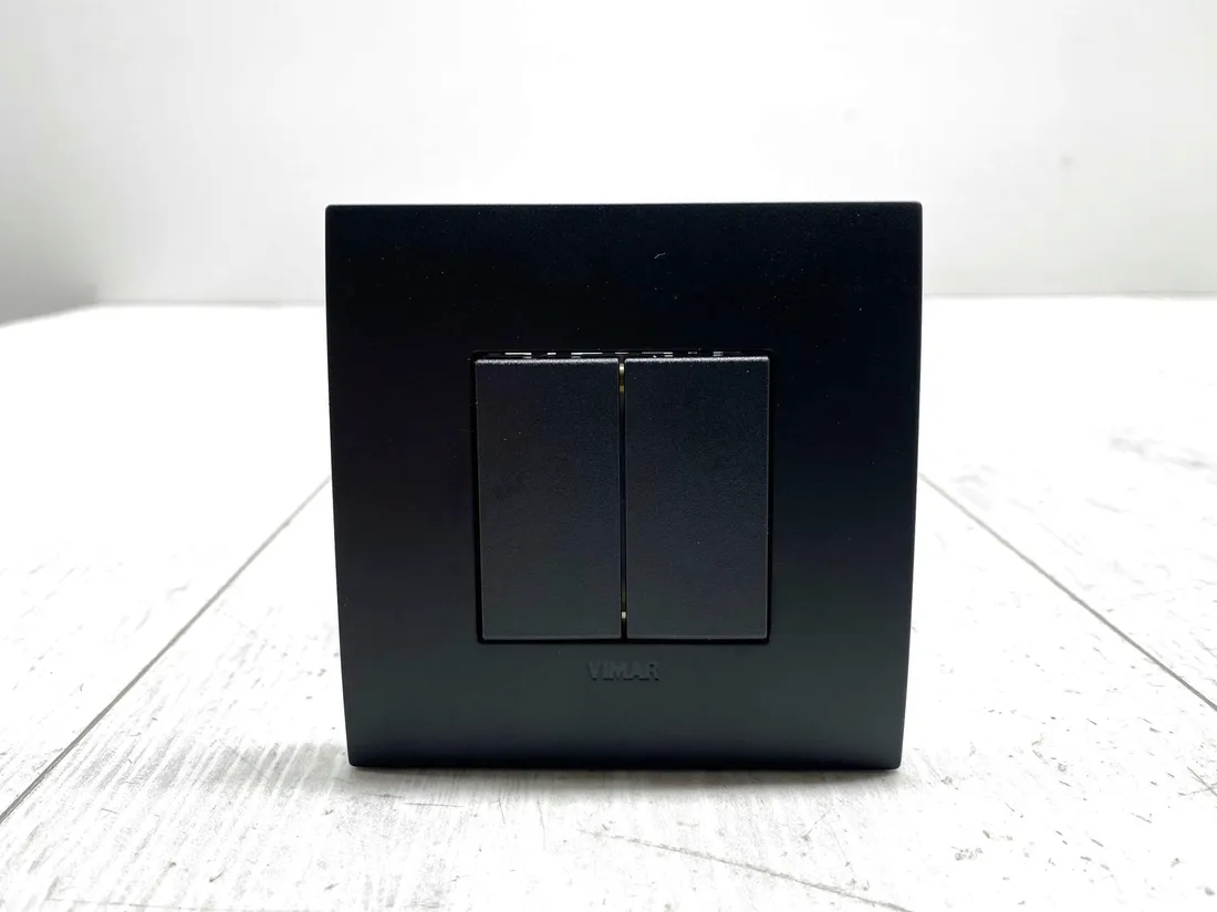 zestaw-przelacznika-sciennego-vimar-0k03906-07