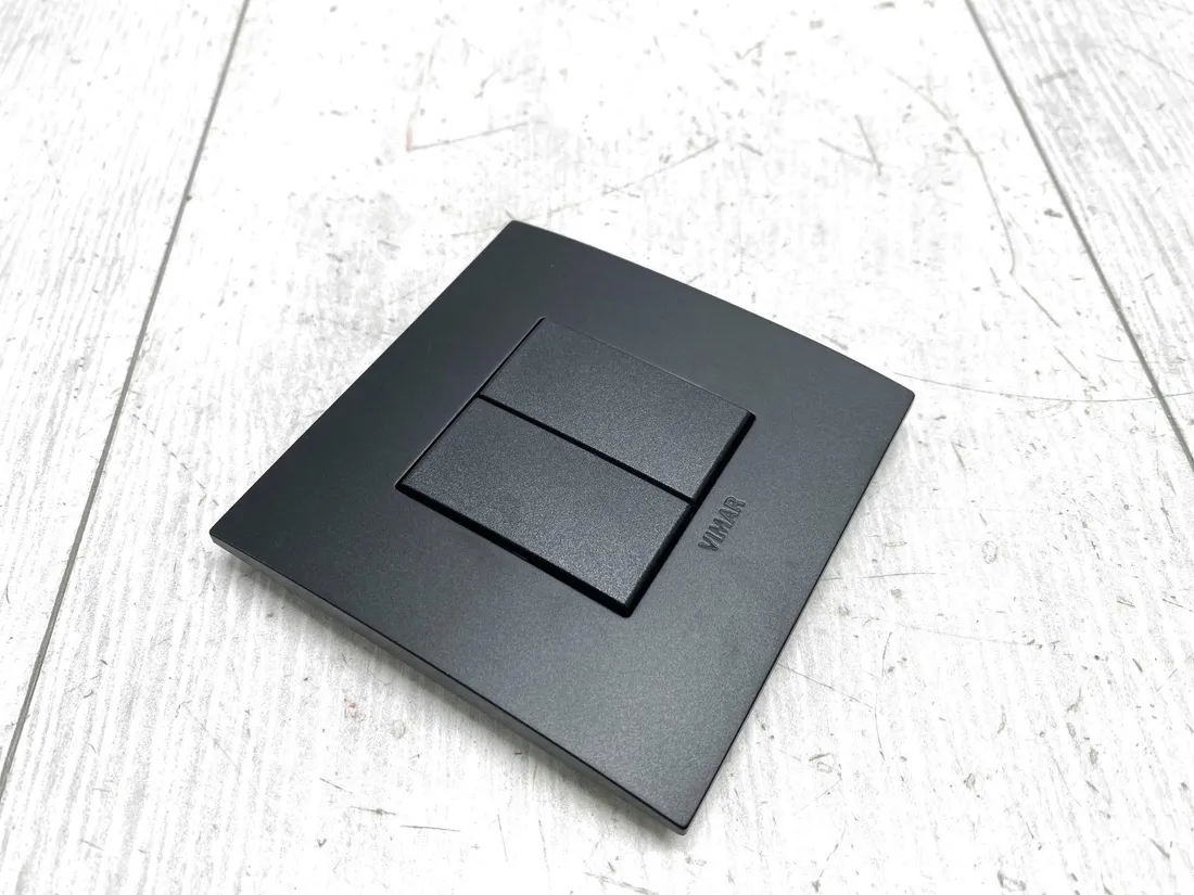 zestaw-przelacznika-sciennego-vimar-0k03906-07-stan-powystawowy