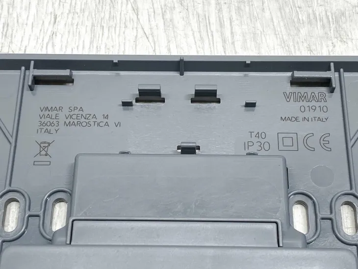 programowalny-chronotermostat-bateryjny-vimar-01910-marka-vimar
