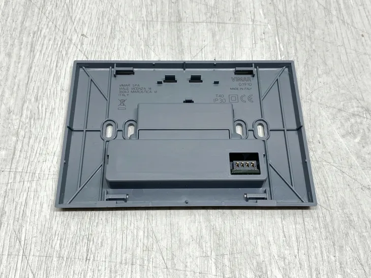 programowalny-chronotermostat-bateryjny-vimar-01910-stan-powystawowy-rodzaj-termostat