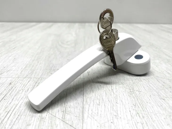 klamka-okienna-abus-fg-300-biala-stan-powystawowy-marka-abus