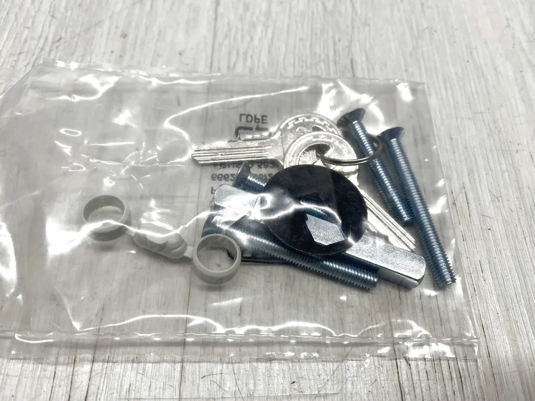 klamka-okienna-abus-fg-300-biala-stan-powystawowy