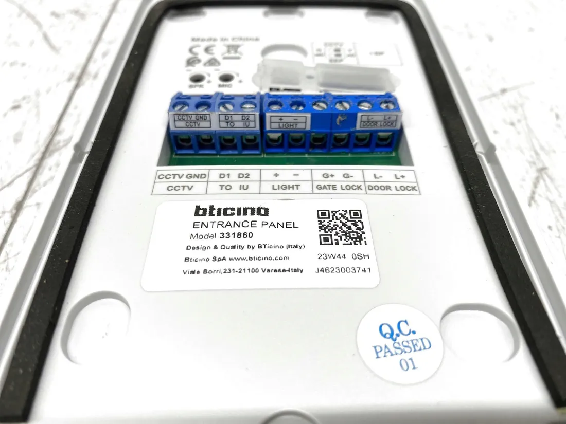 zestaw-wideodomofonu-bticino-310913-z-dzwonkiem-i-monitorem-stan-powystawowy