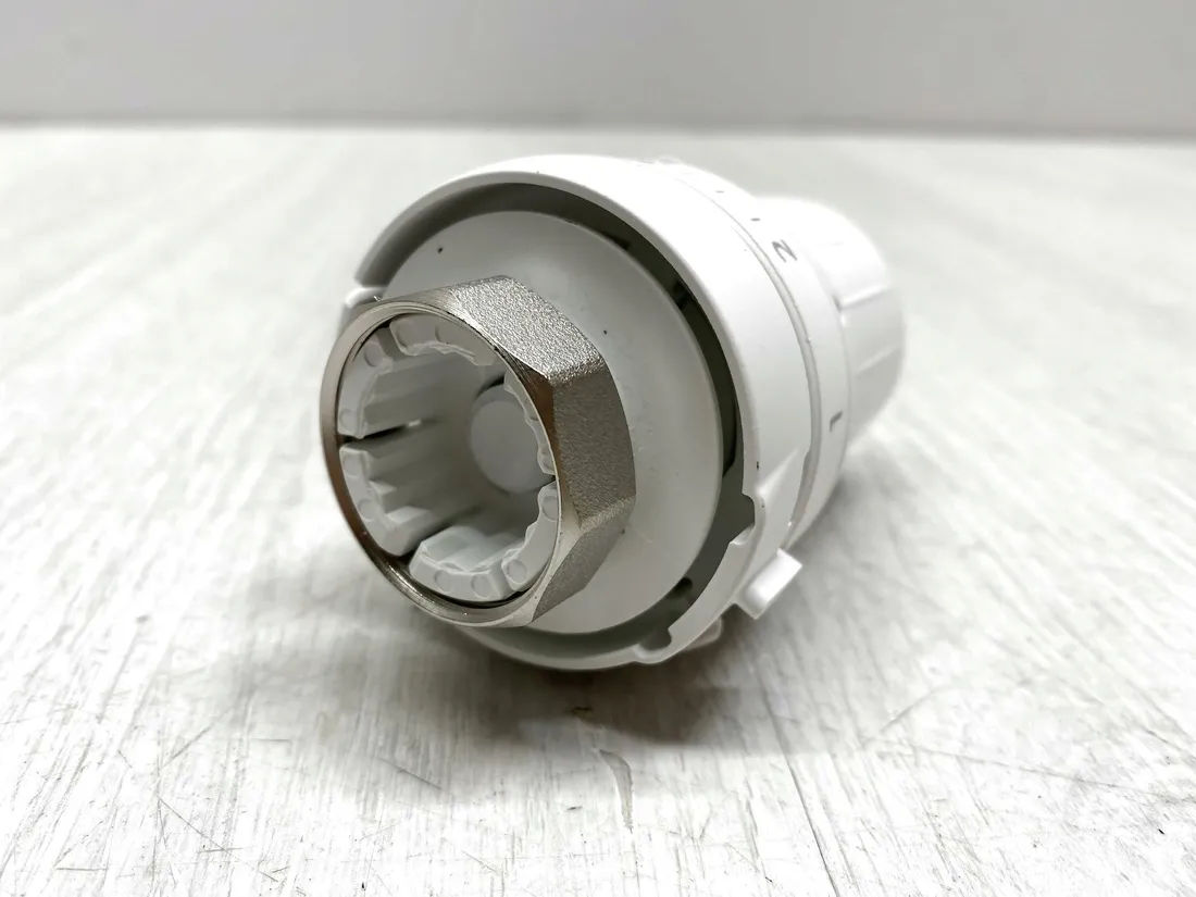 glowica-termostatyczna-danfoss-react-m30x1-5-biala-stan-powystawowy