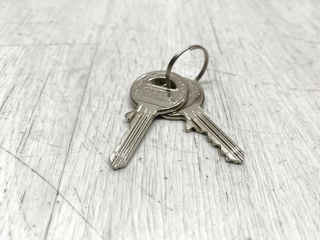 klamka-okienna-abus-z-blokada-fo400a-biala-stan-powystawowy