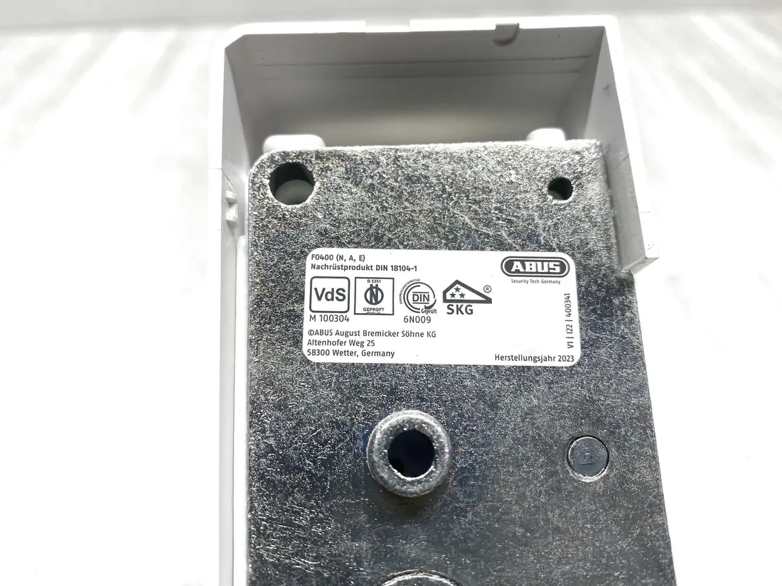 klamka-okienna-abus-z-blokada-fo400a-biala