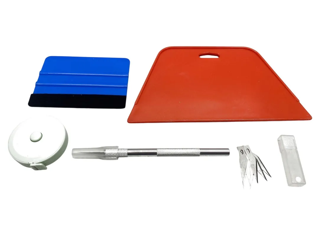 zestaw-narzedzi-do-tapet-art3d-stan-powystawowy